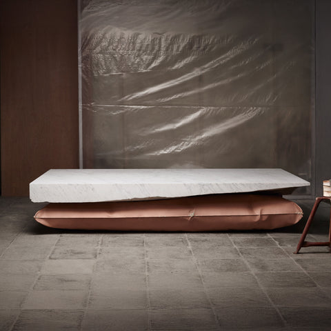 In Hale White Carrara