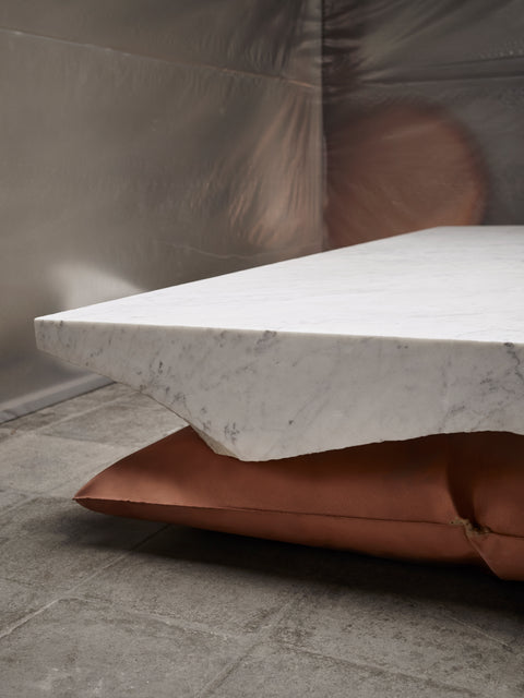 In Hale White Carrara