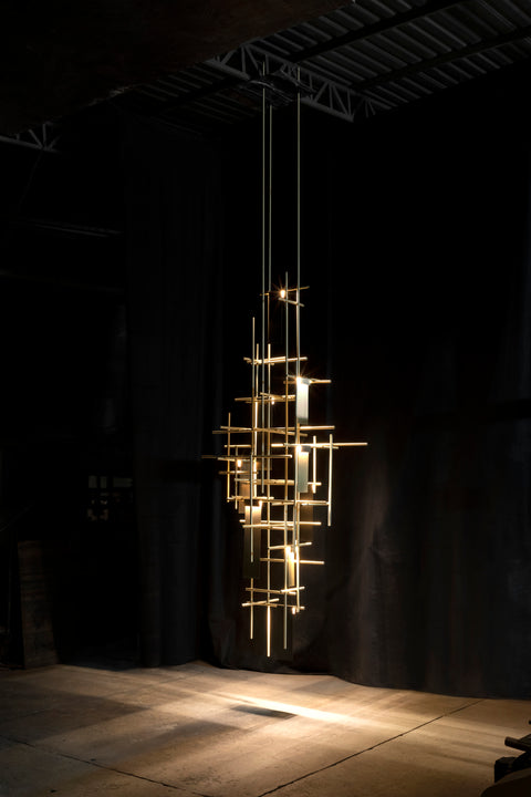 Trama Chandelier