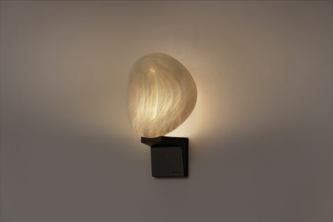 IRIS Wall Lamp