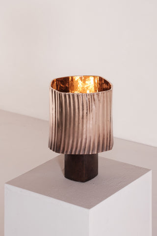Curoso table lamp - Cast bronze