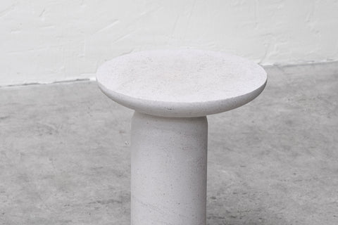 Decomplexe side tables