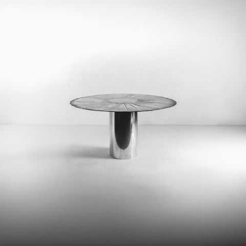 Curoso dining table - Cast aluminum