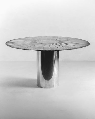 Curoso dining table - Cast aluminum