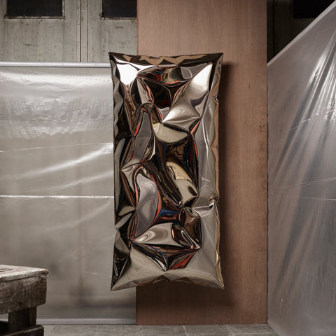 In Hale Wallpiece Stainless Steel