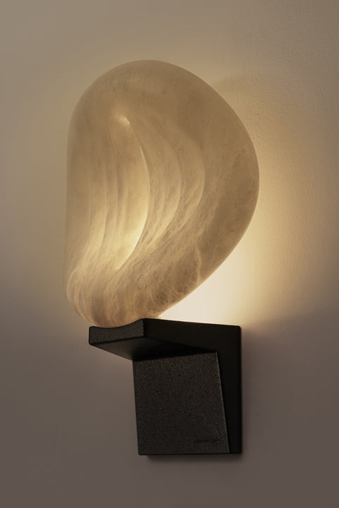 IRIS Wall Lamp