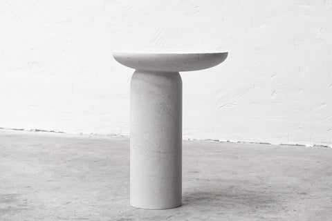 Decomplexe side tables